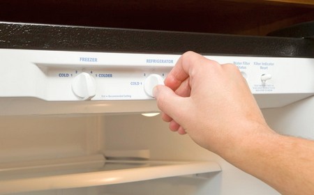 Установка холодильника